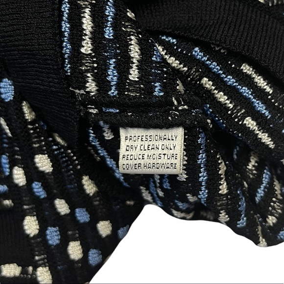 St. John | Knit Mock Neck Sleeveless Top - Picture 5 of 8